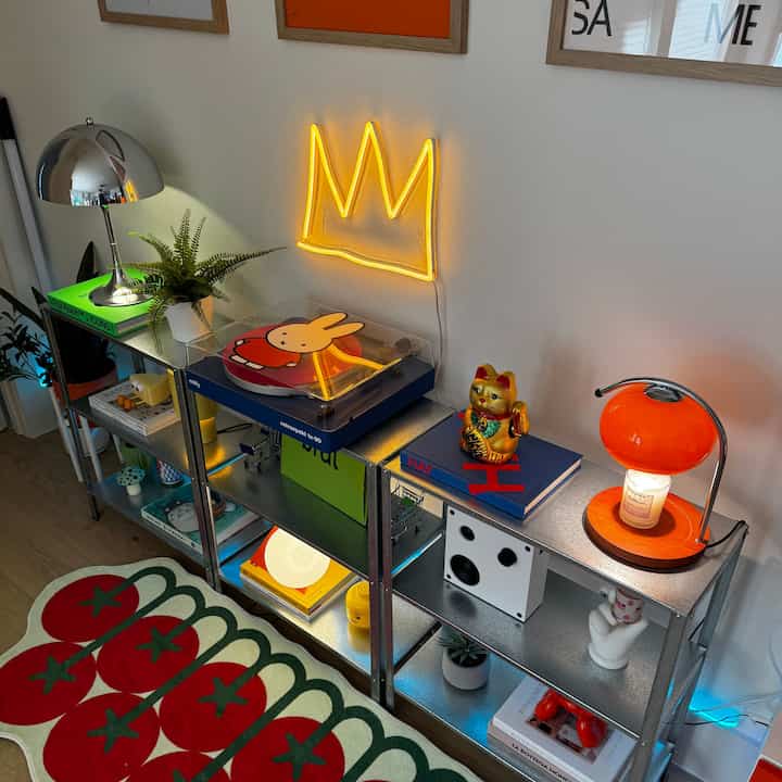 Shelving systems give you the ability to display your decor and bring personality into your space!
#shelfdecoration #ikea #livingroominterior 