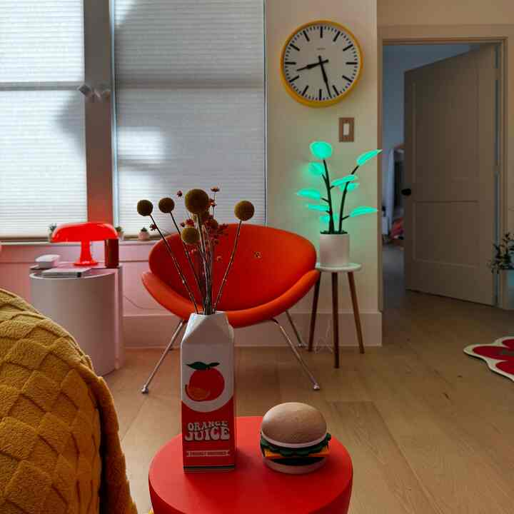 This little orange seating area really ties the living room together with the yellow pop and playful elements!
#livingroominterior #orange #dopaminedecor