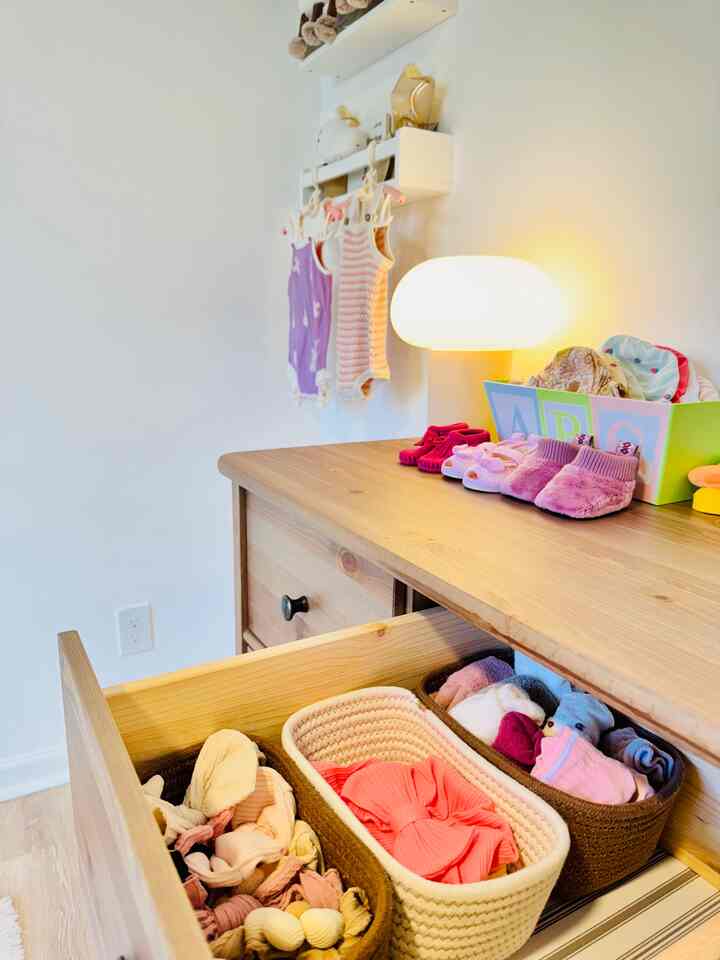 All set for spring! Bows, socks, and all things adorable—organized and ready to go. 🌷💖

#Organized #organize #Organizingclothes #Organizeyourdressingtable #spring #cleaning #babyroomdecoration #babyroominterior #baby #cozy #cozyroom #warm #warmhouse 