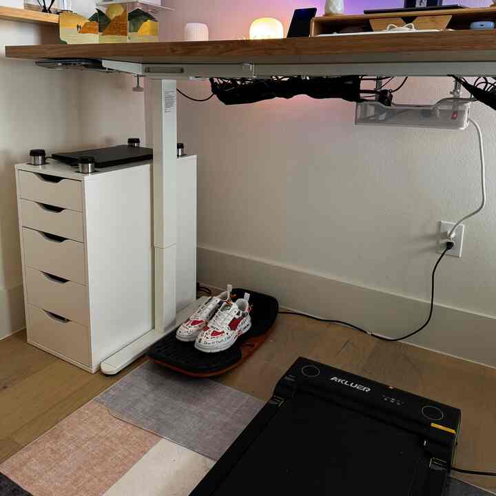 Cable management is so important and the best way I’ve found is to manage it under your desk!
#cablemanagement #officespace #workspace