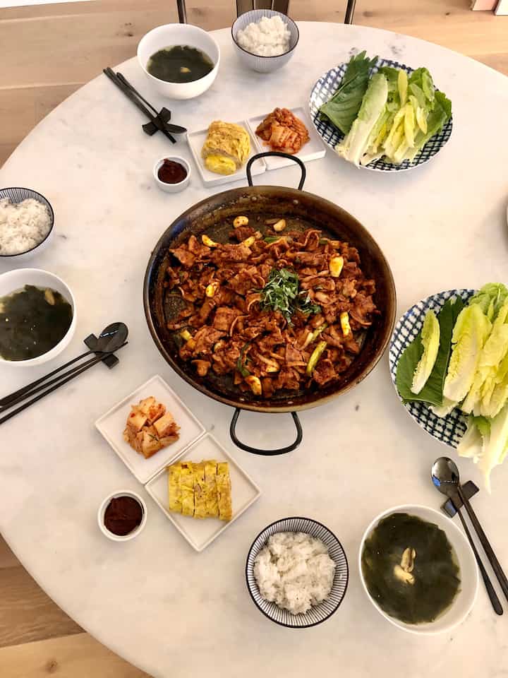 Korean dinner table.
#table #marble #marblediningtable #marbletable #dinner 