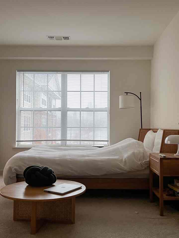 A clean, tidy bedroom🤍
#bedroom #bedroominterior #masterbedroominterior #whitebedding #bedding #cozy