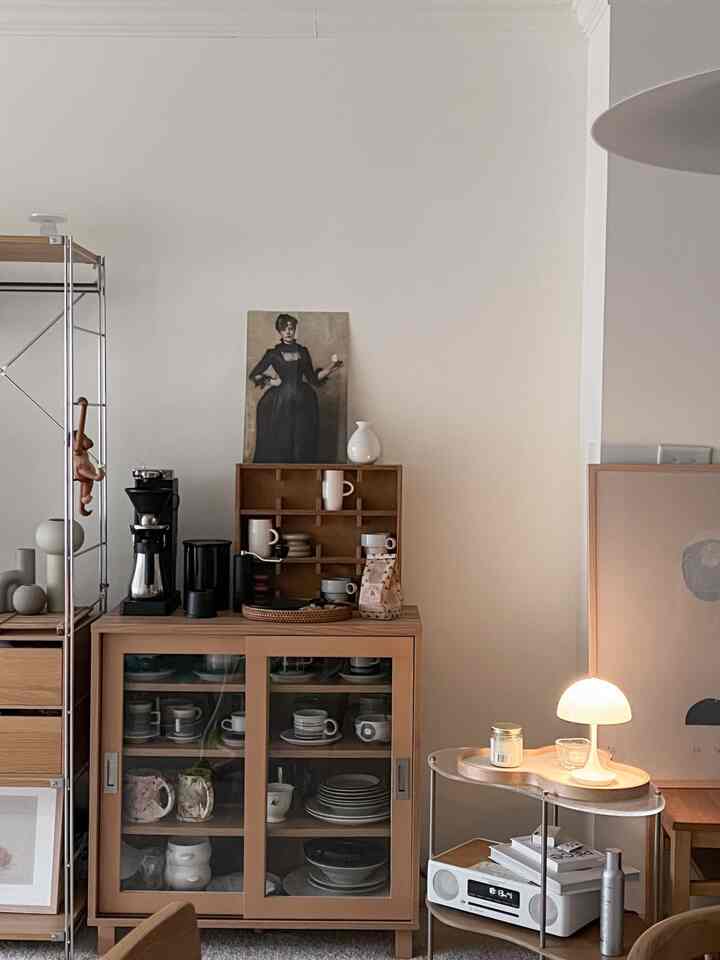 The coffee zone feels the most satisfying when it’s all clean and tidy!

#coffeemachine #coffeetime #coffeecup #woodenfurniture #WoodInterior #wood 