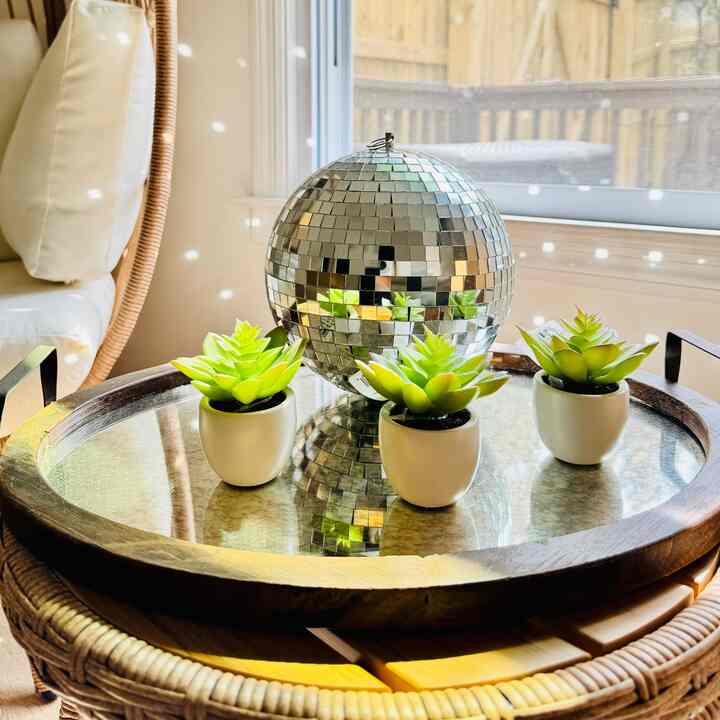 Because every space deserves a little shimmer! ✨🪩

#discoball #livingroominterior #livingroom #livingroomdecoration #livingroomplant #livingroomlighting #cozy #cozybedroom #cozyroom #CozyInterior #cozylivingroom #cozyhome #warm #warmhouse #warmtoneinterior #warminterior 