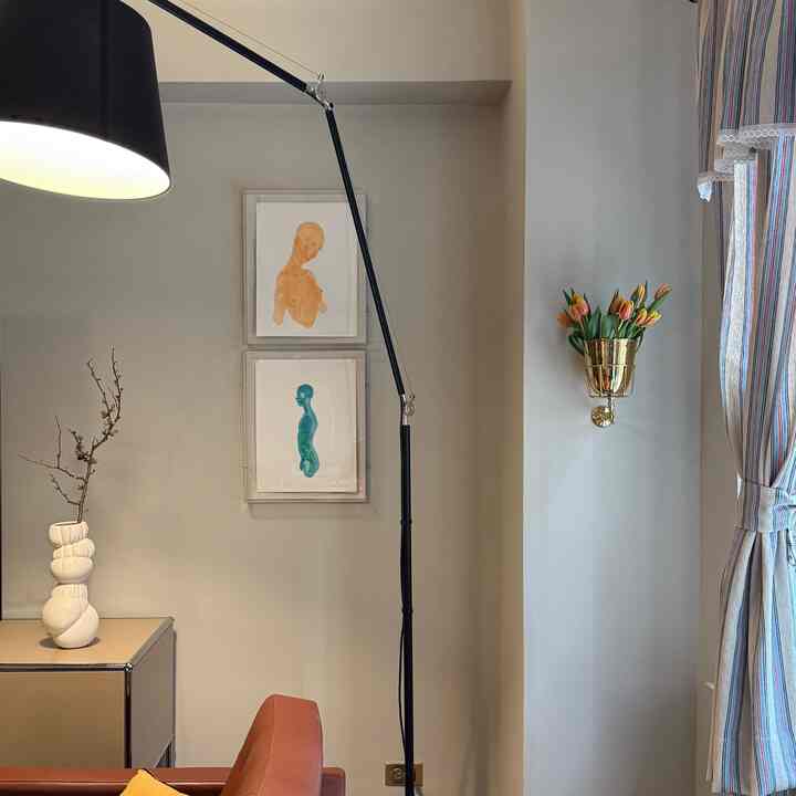 Flowers are good decors 🩷
I wish there were lots of flowers

#flowerarrangement #flowerinterior #MidnightSnack