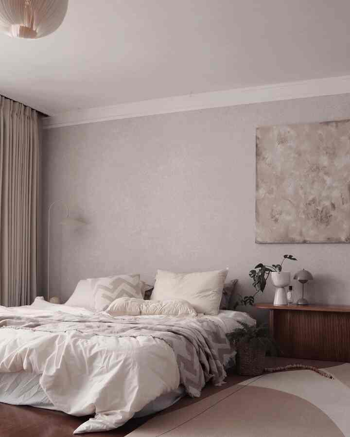 Janpandi bedroom interior.

#hometour #roomtour #bedroom #bedroominterior #bedroomdecor #bedding #blanket #lamp #lighting #plant #plantinterior #bench #japandi #neutral #minimalinterior 
#canvasframe 