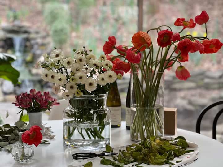 Dining table and flowers #diningroom #diningchair #diningtable #flowerdecor #vase