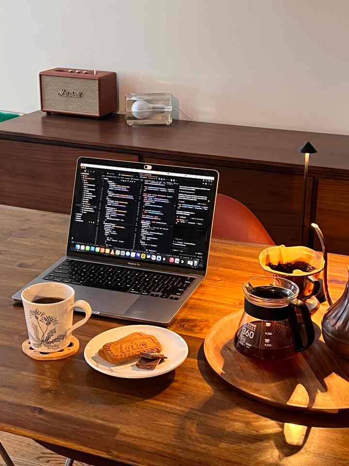 Friday afternoon coffee break
#coffeetime #coffee #coffeepot #homecafe #Homecafegram #diningtable #dining #cozy