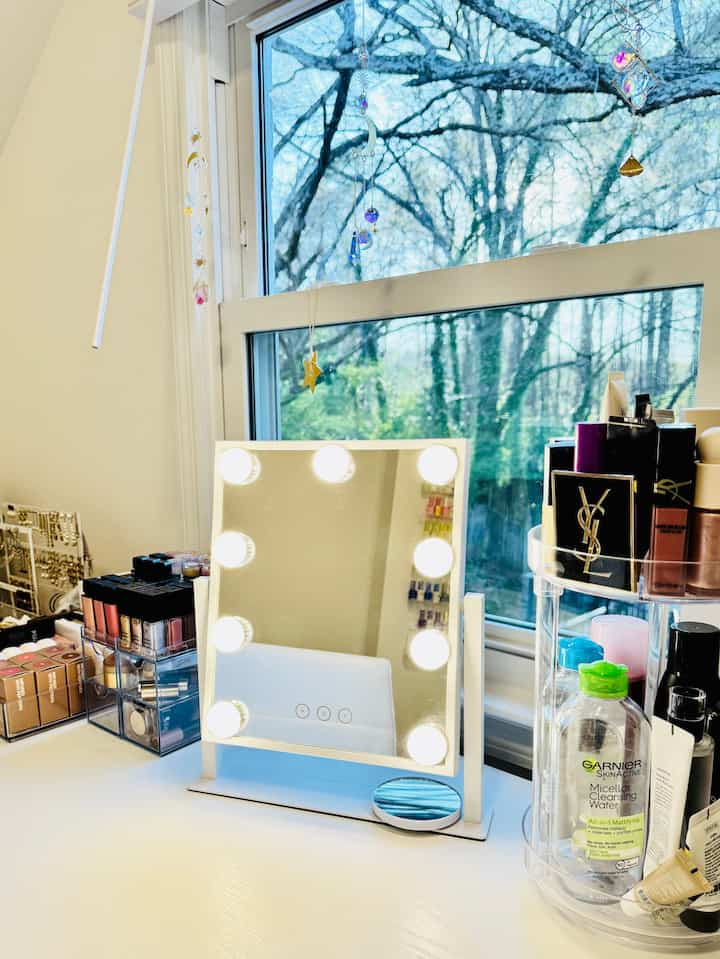 Glow up, every time. ✨ Perfect lighting for flawless makeup and skincare!

#vanitymirror #vanityinterior #mirror #mirrorlighting #Cosmeticorganizer #Organized #Organize #Organizecosmetics #organizedstorage #cleaning #clean 