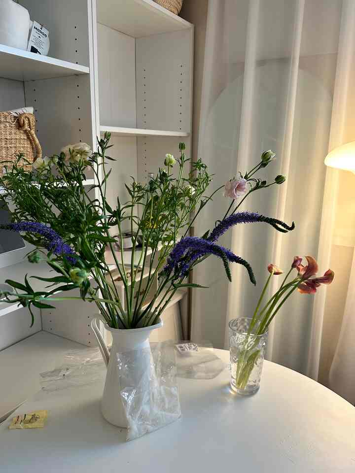 Feels like spring is on its way 🌸 #vase #vaseinterior 