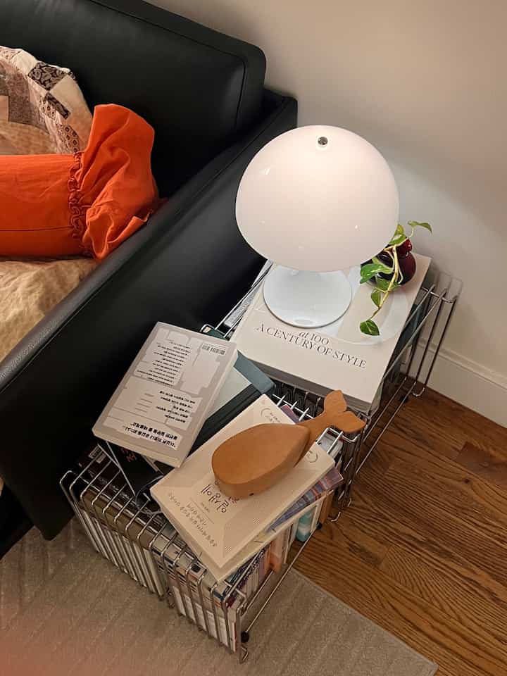 Might need another book storage solution.
#interiordecor #decoration #LouisPoulsen #bookshelf #bookshelfinterior #bookstorage #storage #Interiorprops #interiorobject 