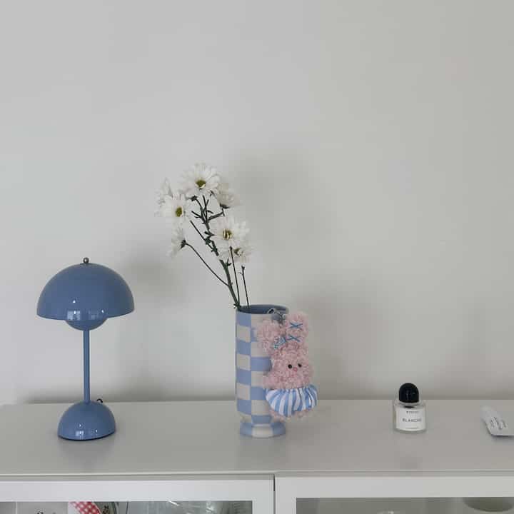 Love color match! 🩵

#minilamp #cutevase #ikea #ikeapictureframe