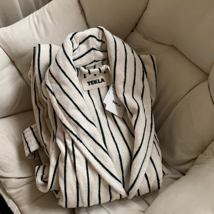 Soft & cozy shower robe after a warm bath ✨🫧 #SelfCare #CozyVibes