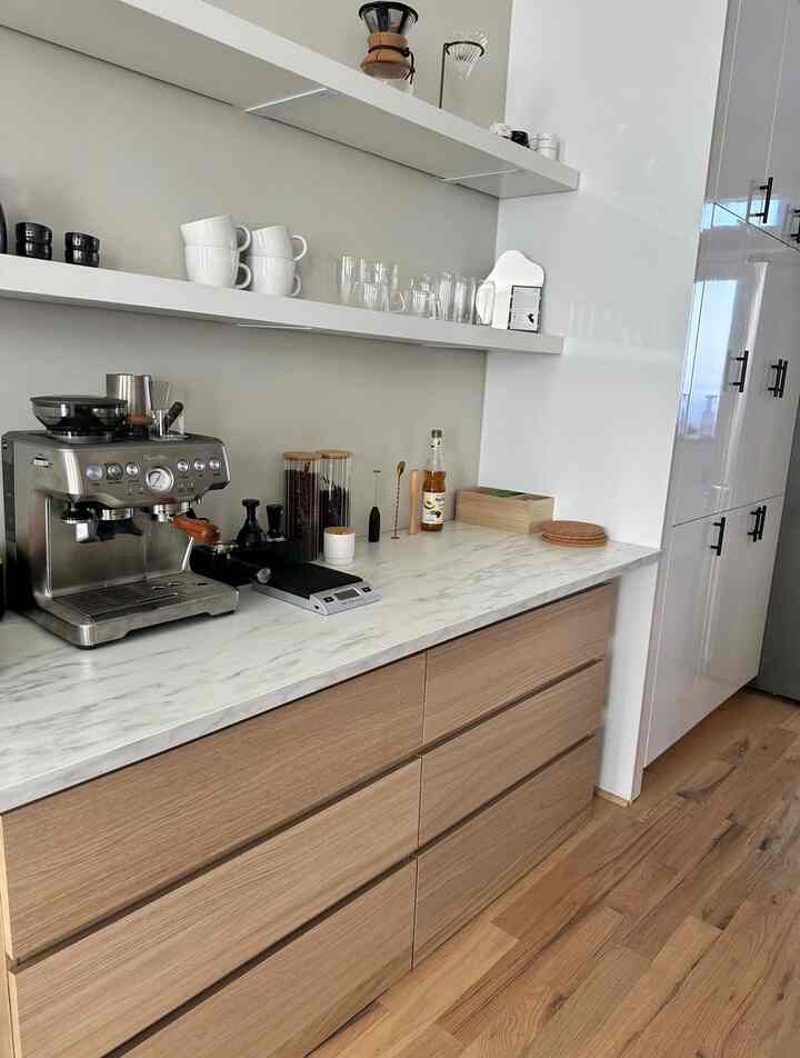 Is it time for a coffee bar reset? Do I hear new mugs coming in? 👀 #coffeebar #cozy #minimal #japandi #wood #coffee 