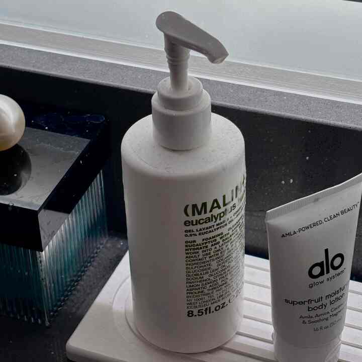 Shower essentials 🧼🧴

#bathroom #essentials #bodywash #bodylotion 
