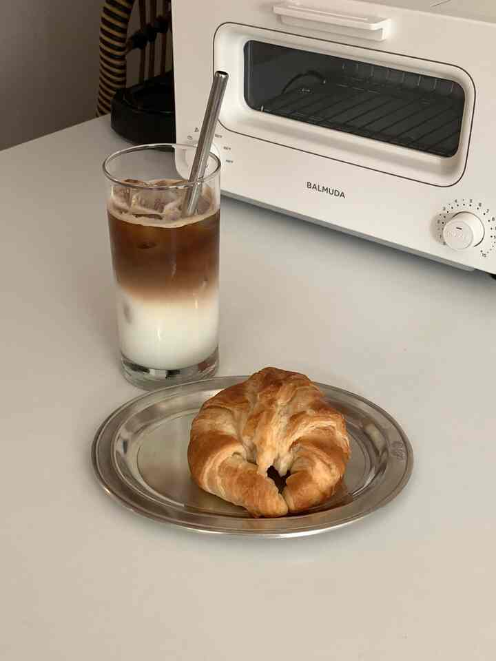 Coffee🤍croissant #convivio #match #silverplate