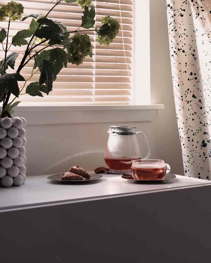 Teatime ☕️

#teatime #tea #teawear #teapot #teacup #glasscup #stainless #saucer #healing #healingtime #kinto #unitea #vase #flower #flowerinterior  