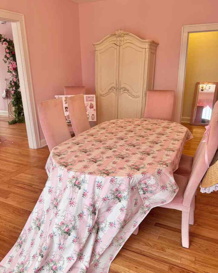 This pink floral fabric has my heart! #pink #vintage #floralpattern #shabbychic #diningroom