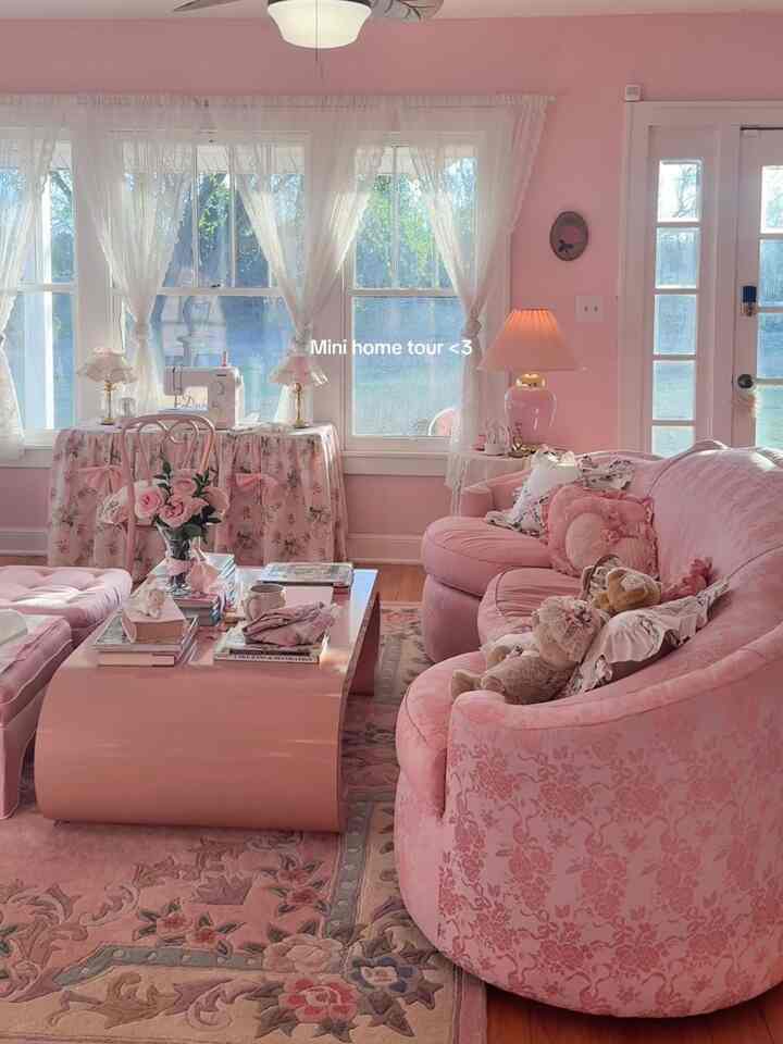 Golden hour in our living room, my favorite hour because the lighting is so beautiful in here 💗 #pink #vintage #livingroom #floralpattern #shabbychic ￼