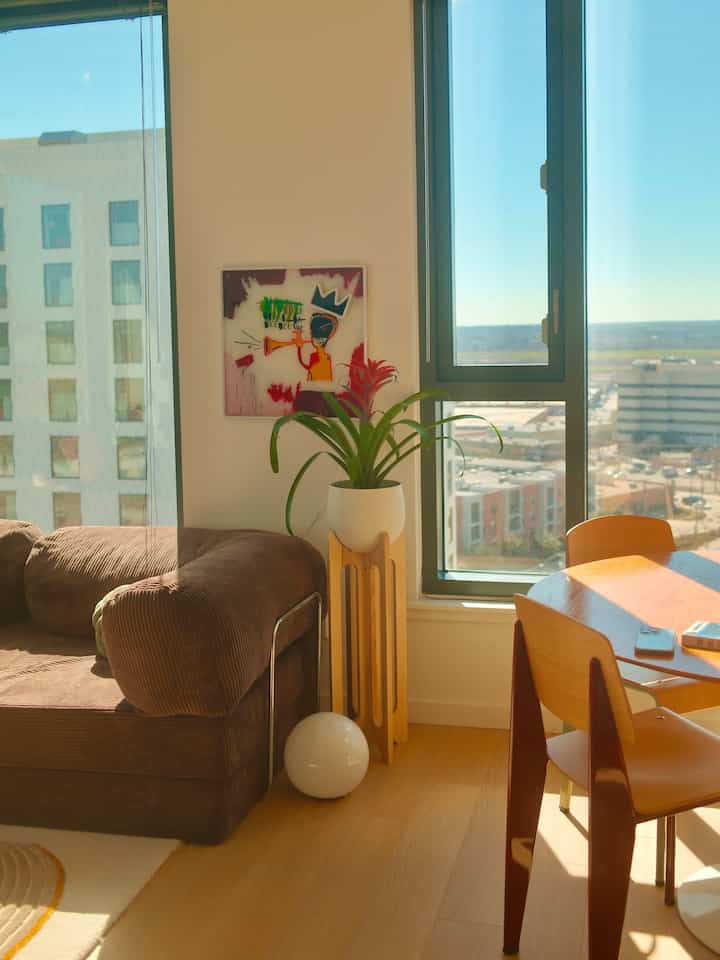 one corner of my bright and colorful living room with wood tones #woodtone #naturallight #colorful