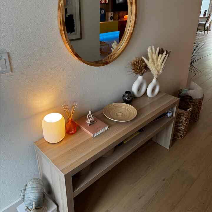 The small lamp on our entry way console really adds an organic vibe that is very inviting!
#entry #organic