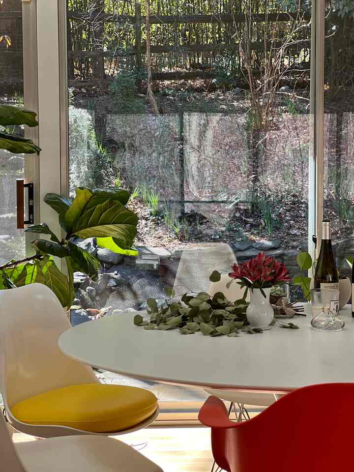 🤍💛🧡❤️ #knoll #saarinentable #eames #eameschair #diningroom #diningtable #eames #eameschair #diningchair #diningroominterior 