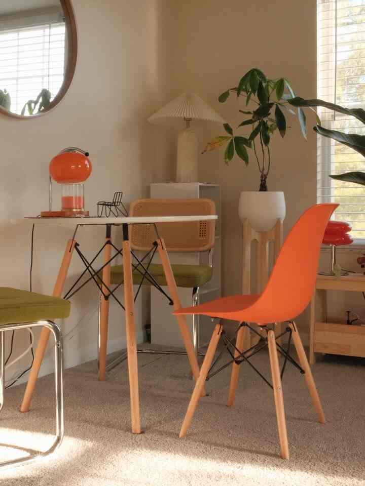 Sunrise in the dining area :) chairs might just be my new obsession !

Stay tuned to see some new chairs that I’m adding to my space 👀

#mcm #mcmchair #chairrecommendation 