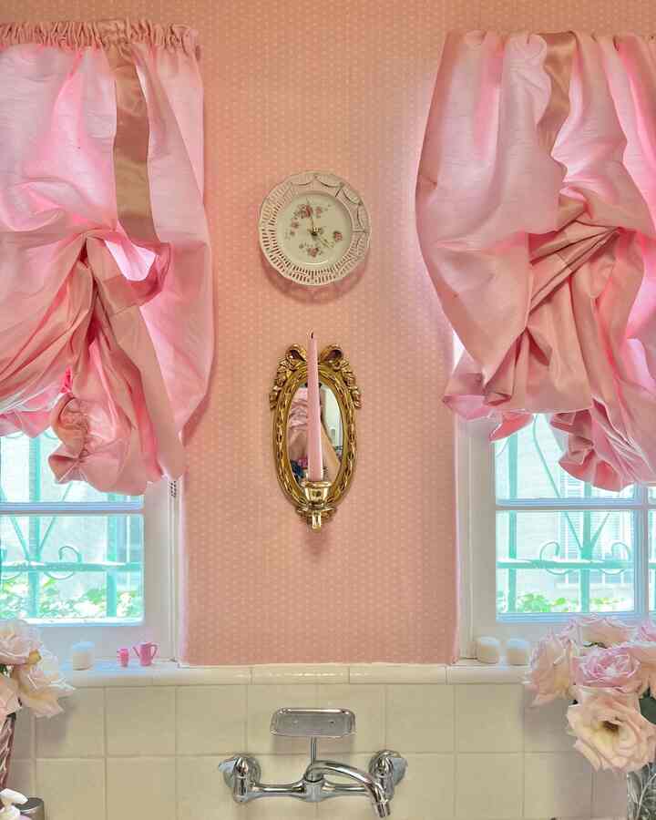 My old kitchen - I had custom curtains made in here and I love the chunky design of them! 🎀🌸💐 #pink #kitchen #vintage #curtains #shabbychic 