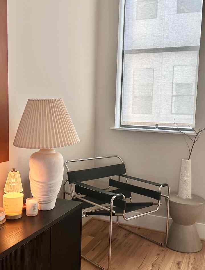 Suka sekali bagaimana penghangat lilin ini memberikan suasana terbaik dan membuat rumah saya harum semerbak ✨ #ambiance #wood #japandi #modern #organic