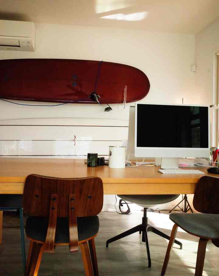 Surfboards on display, as always 🏄‍♀️✨ These little acrylic racks might be small, but they’re super strong! 💪🏼 Perfect for keeping my boards up and the vibes high. 🌊 #SurfboardStorage #HomeDecor #WaveReady
