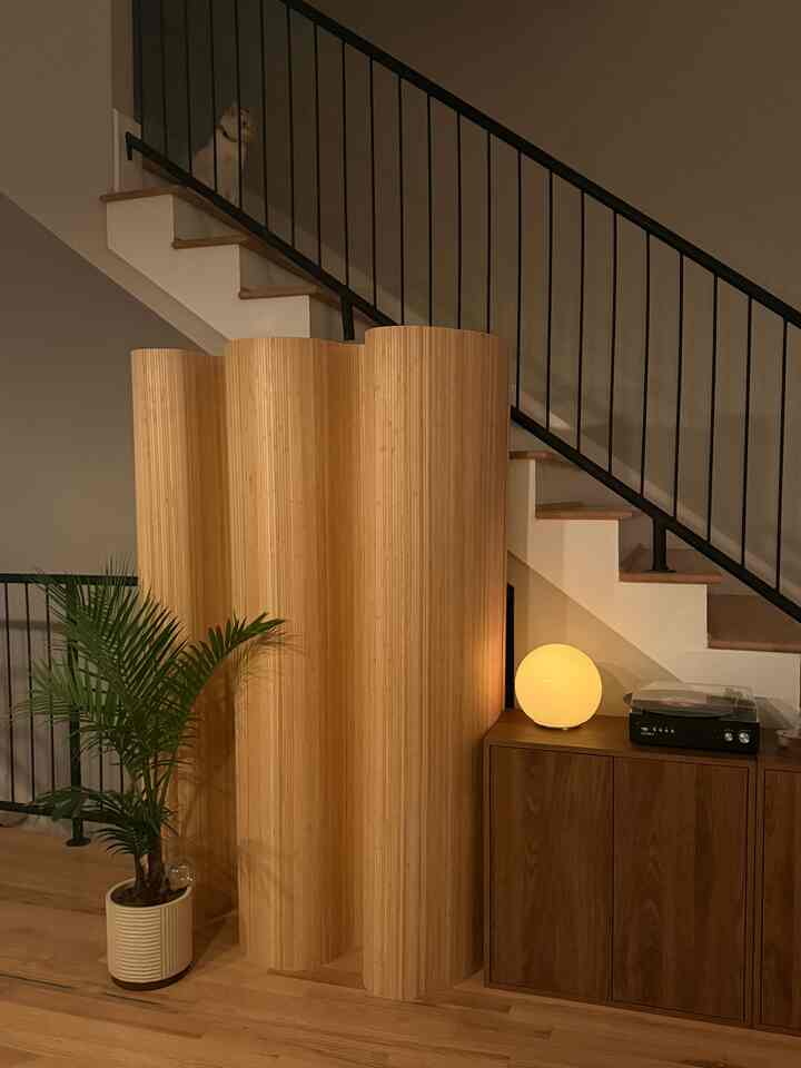 Suasana area tangga di malam hari 🙂‍↕️💫 #ambiance #mcm #japandi #woodinterior