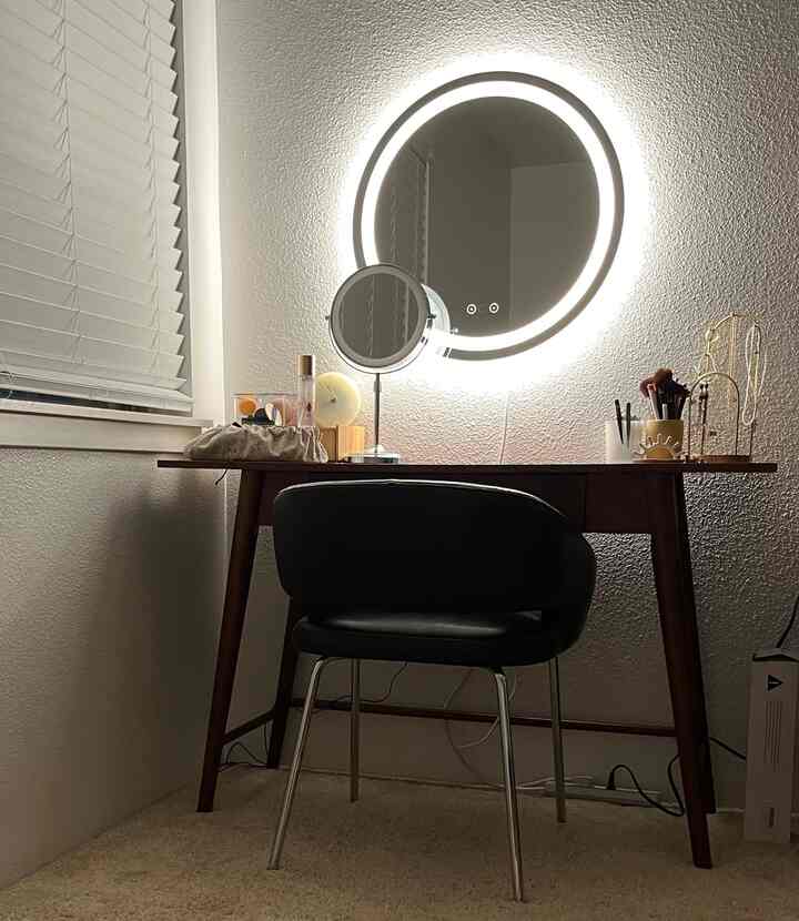 Lighting mirror = total game changer! ✨ Doubles as a lamp & makes makeup so much easier. Obsessed! 💡💄 #GlowUp #FunctionalDecor #MakeupMadeEasy