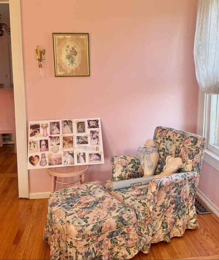 My reading/lounging corner in the living room - still a work in progress 🎀🎀 #pink #vintage #floralprint #shabbychic #livingroom 