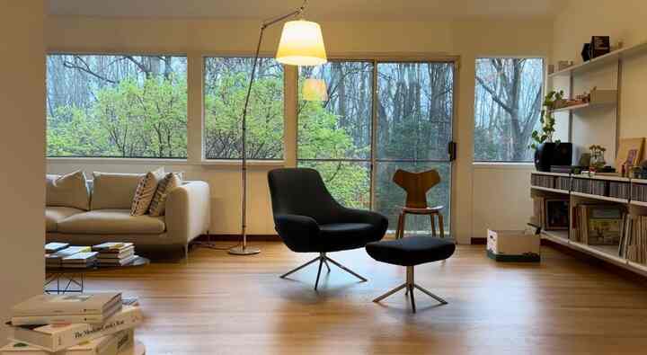 Ruang Tamu dan Pohon Maple Hijau #livingroom #livingroominterior #livingroomdecoration #livingroomlook #midcentury #midcenturystyle #midcenturyhouse #midcenturyhome #homedecor #cozydecor