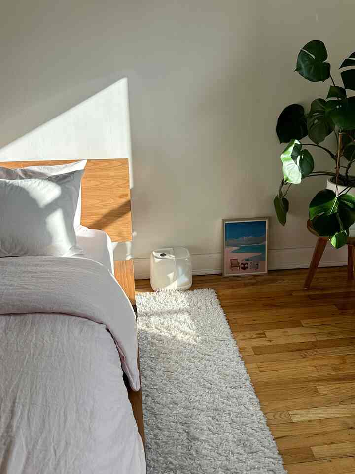 I never get tired of this sunny spot ☀️🛏️
#moderneclectic #bedroominterior #sunlight 