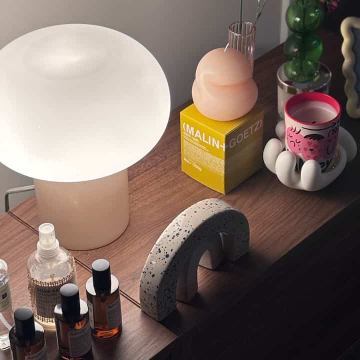 New scent for the spring🌼✨

#livingroominterior #livingroom #homedecor #homescent #roomspray #midcentury #japandi