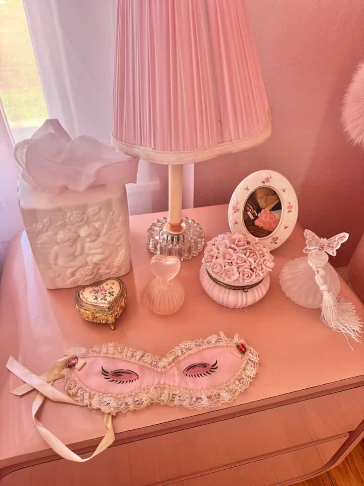 Nightstand vintage pink treasures ￼🦢🎀🕯️ #pink #vintage #bedroom #tissuebox #lamp #princess 