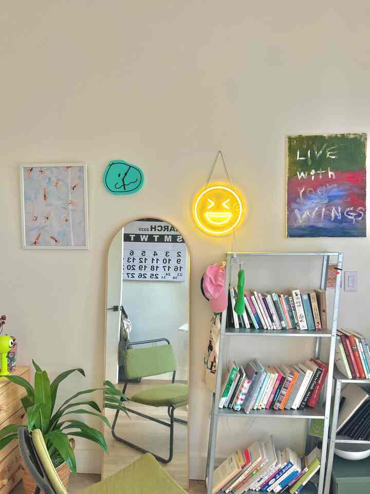 This space is filled with everything I love—books, art, textures, and colors. It may look busy, but it brings me so much joy and creative energy.
#MaximalistHome #ColorfulDecor #CreativeSpace #BoldInteriors #ArtLoverHome