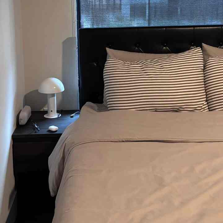 when your home feels like a warm hug🤎

#bedroom #cozy #neutraltone #sozyhome #lamp #bedding #bedroominterior #pillowcover 