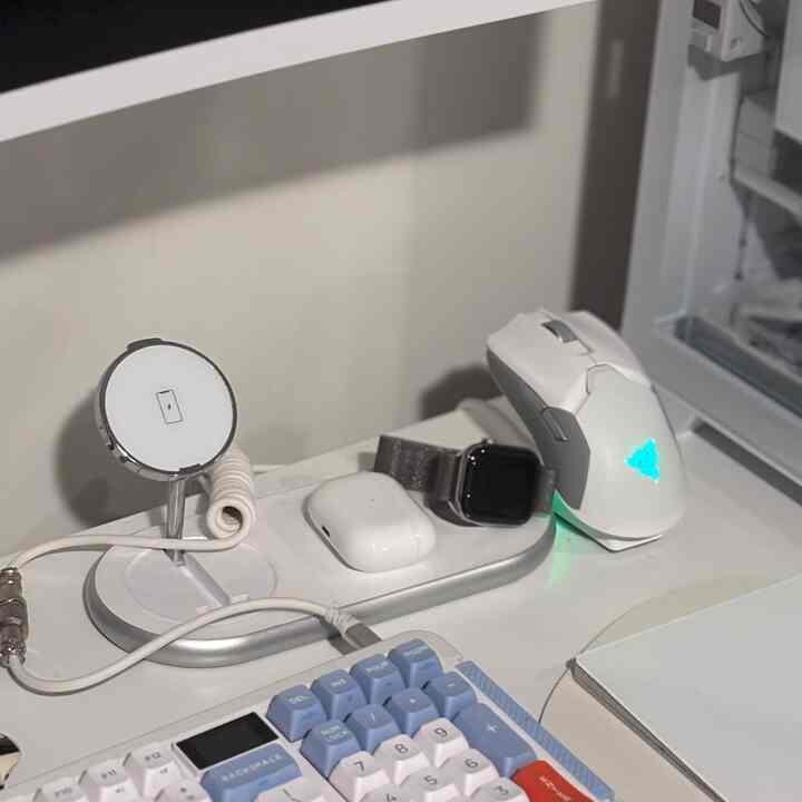 charge station essentials 🔋

#homeoffice #homedecor #chargingstation #chargingdoc #deskterrier #sozyhome