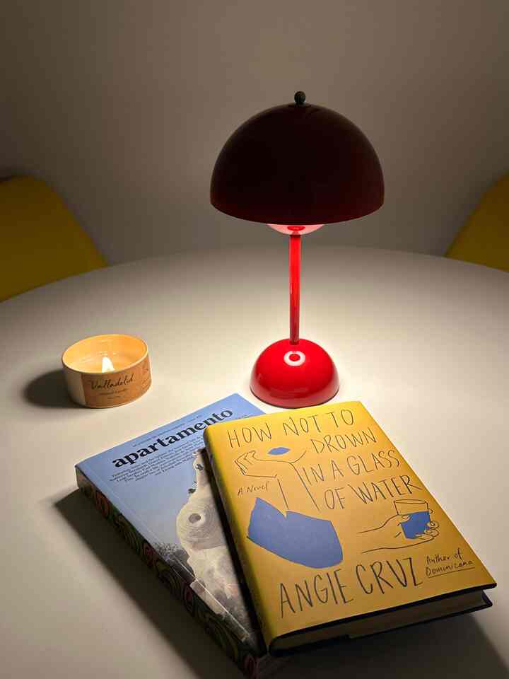 Cozy night in 🕯️
#moderneclectic #homebody #nightin #lamp 