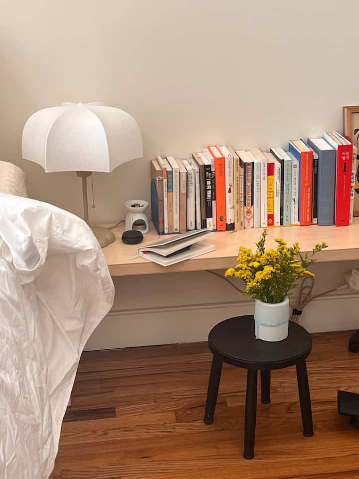 Same flowers but styled differently. I got a big bouquet of yellow filler flowers but they can definitely be the main character! I’ve put majority of it in a large water jar and the rest into smaller vases. Even made a tiny one for my tea table. The easiest and the most affordable way to welcome spring 🌼
#springinterior #spring #springrefresh #refresh #flower #flowerinterior #flowerarrangement #flowerterrier 