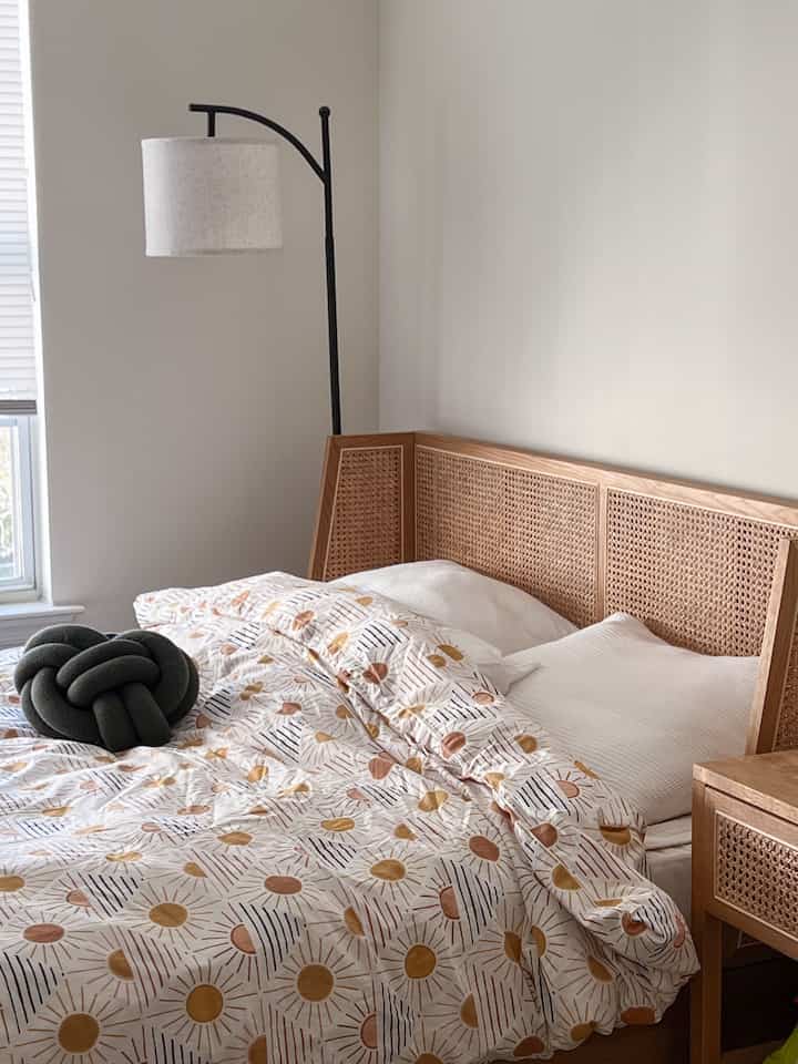 Thanks to this bright and cheerful patterned bedding, my home is officially spring-ready!

#bedroom #bedroominterior #masterbedroominterior #Duvetrecommendation #duvetcover 