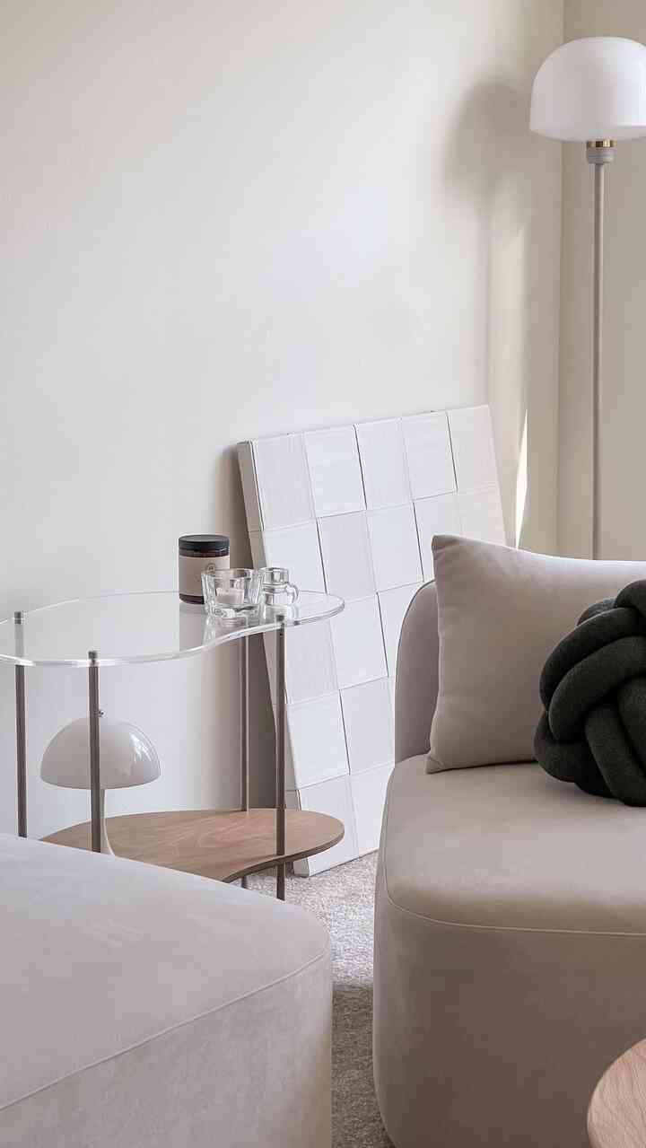 Rearranging the layout is a perfect way to refresh the home vibe when the seasons change!

#livingroominterior #livingroom #livingroomtable #rearranging #modularsofa #woodenfurniture #beigeinterior #beigetone #beige 