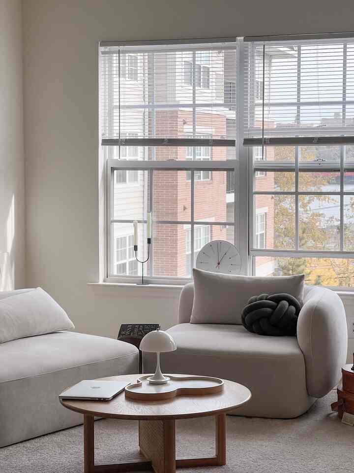 Taking down the Christmas decor always feels a bit bittersweet, but once the living room is all clean and refreshed, it really feels like a new season has begun!

#modularfurniture #modularsofa #beigeinterior #beige #beigetone #livingroominterior #livingroom #livingroomtable #christmastree #christmasdeco