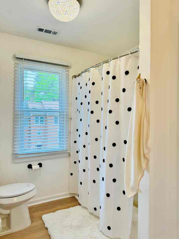 Bringing playful vibes to the bathroom with this polka dot moment! 🖤🤍

#bathroom #bathroominterior #showercurtain #bathmat #rug #rugrecommendation #interior #homedecor #cozy #cozyinterior #cozyhome #warm #warmhouse #warmfeeling #warmtoneinterior 