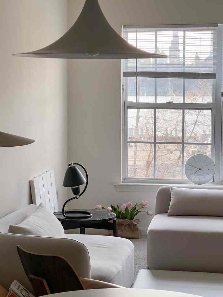 I added tulips to my living room to brighten up the winter vibes!🌷
At first glance, they look like real flowers, but they’re actually artificial. The best part? They last almost forever, making them a perfect spring decoration every year!

#livingroominterior #livingroom #beigeinterior #beigetone #modularfurniture #lightinginterior 