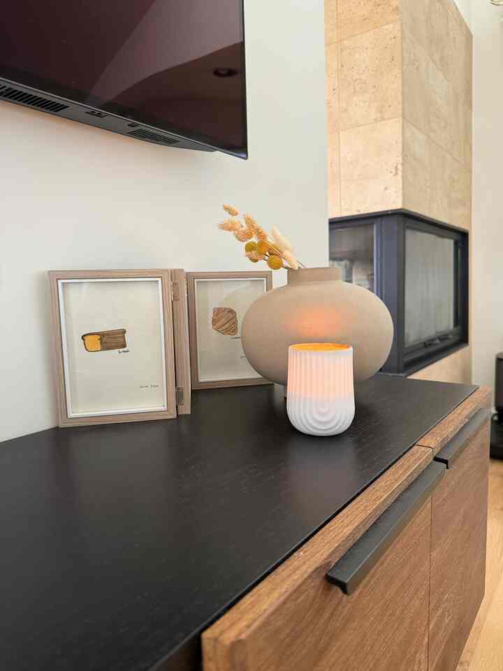 I adore this candle because it radiates through the arched design ceramic! And also smells amazingly unique and calming.
#candle #livingroom #ceramic #scent 