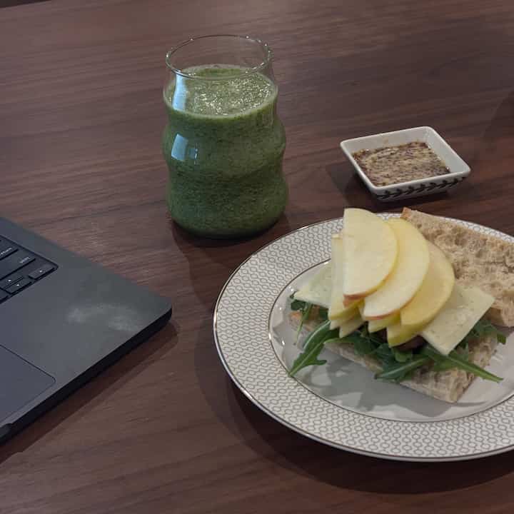 My go to lunch these days - green smoothie & apple bacon sandwich 🍎🥪

#diningtable #kitcheninterior #kitchen #lunch #dinnerware #plates #cup #homedecor #walnutinterior #sozyhome