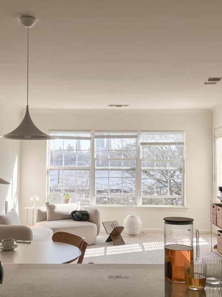 Similar yet different—spring and winter in one view✨

#livingroominterior #livingroom #modularsofa #modularfurniture #cozy #beigeinterior #beige